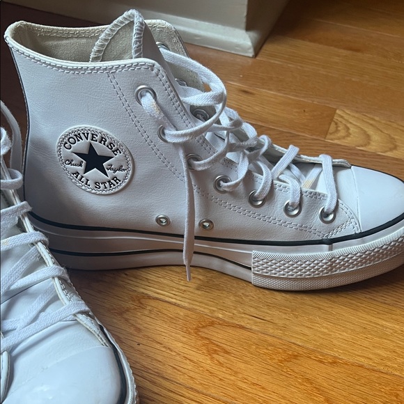 Converse Women's White Platform chuck Taylor High-Tops - Picture 4 of 10